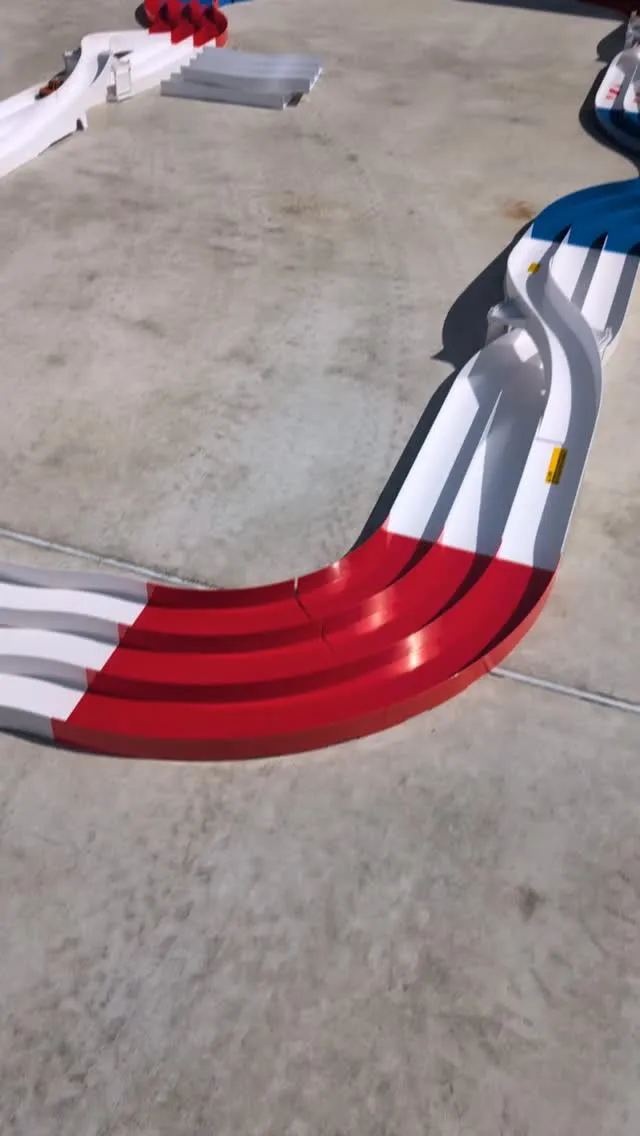 ミニ四駆サ−キットあり〼